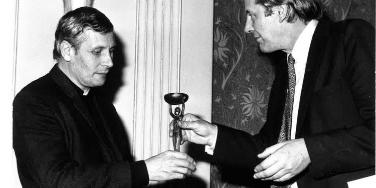 David Storey receives the 1976 Booker prize trophy